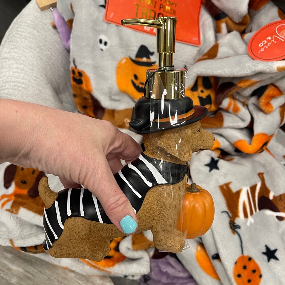 Halloween Dachshund Soap Dispenser Halloween Trick or Treat Wiener Dog NWT - Picture 4 of 5